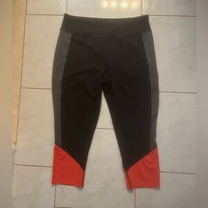 Tek Gear DryTek Women’s Black with Gray & Orange Accents Athletic Capri Leggings